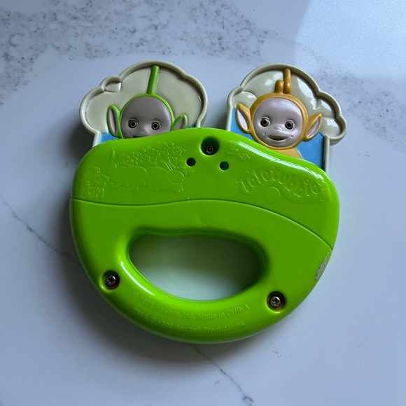 7 adorable teletubbies. Includes plush and plastic teletubbies! And plastic toy. - Picture 16 of 16